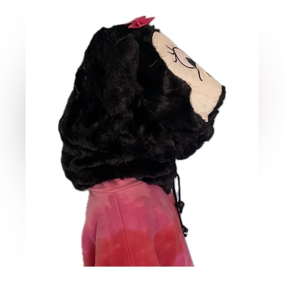 Character Hood - Picture 4 of 5